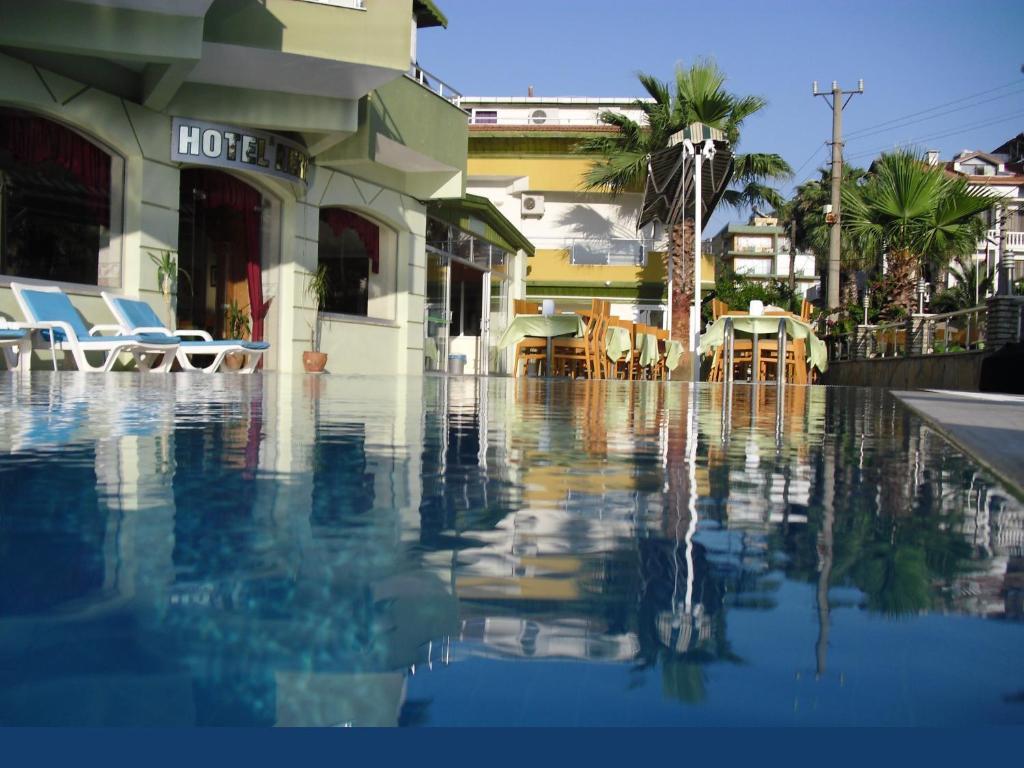 Anerissa Hotel 말마리스 외부 사진